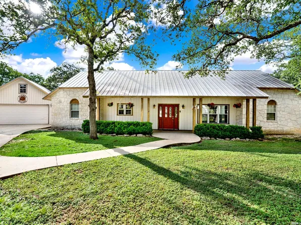 181 SETTLERS CIR, Bandera, TX 78003