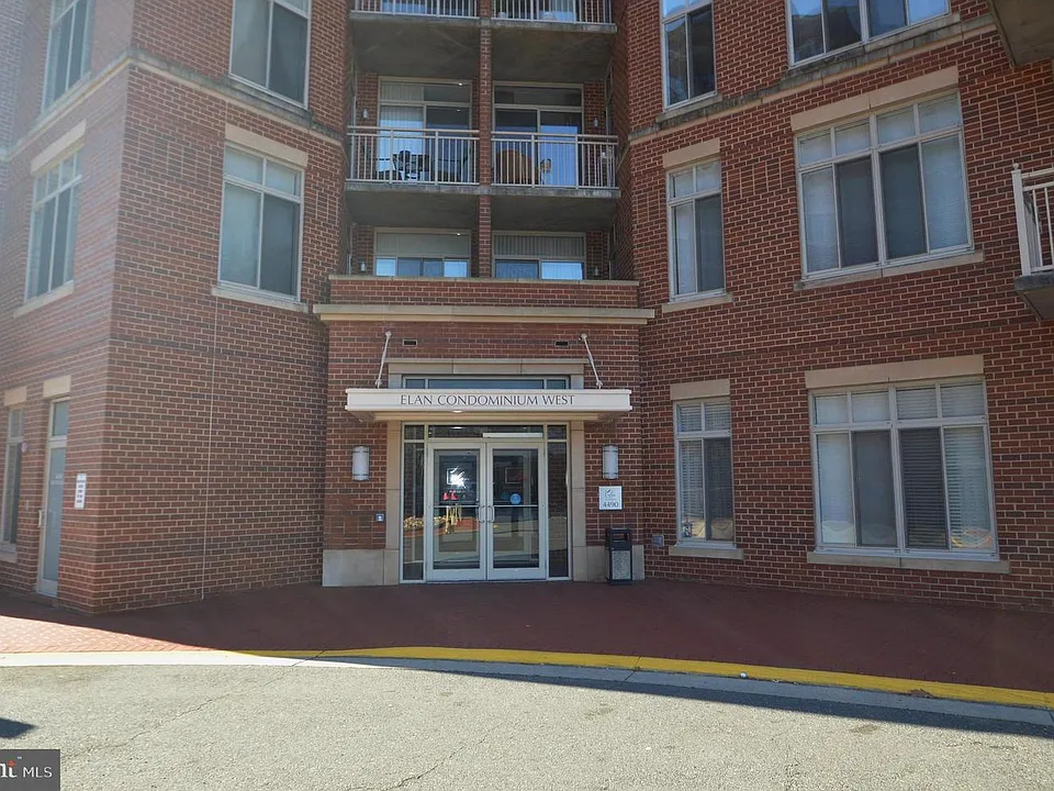 4490 Market Commons Dr #412
