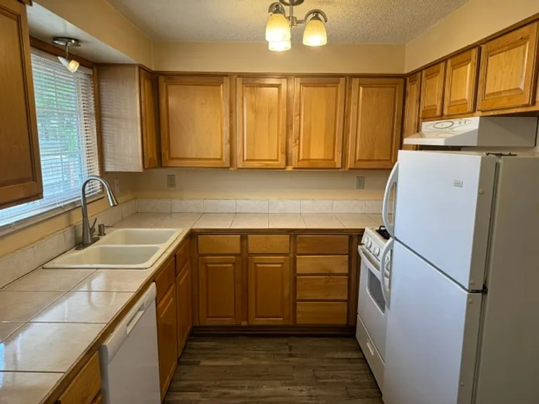 848 Olympic Ave — Photo 3