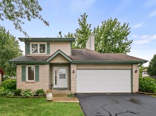 1570 Monterey Ct, Gurnee, IL 60031