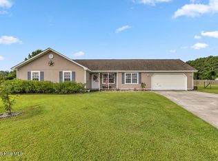 109 Foxtrail Dr, Hubert, NC 28539