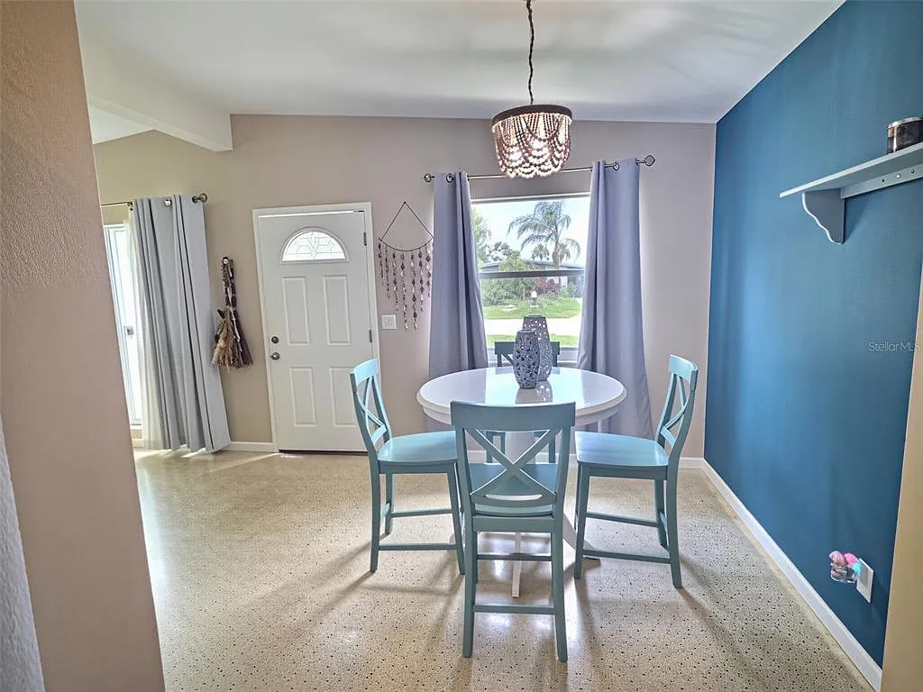 2 bed, 1.5 bath, 1096 sqft, $2,000 — Photo 3