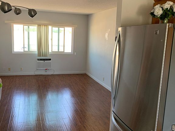 3rd image of 414 N Poplar Ave #10