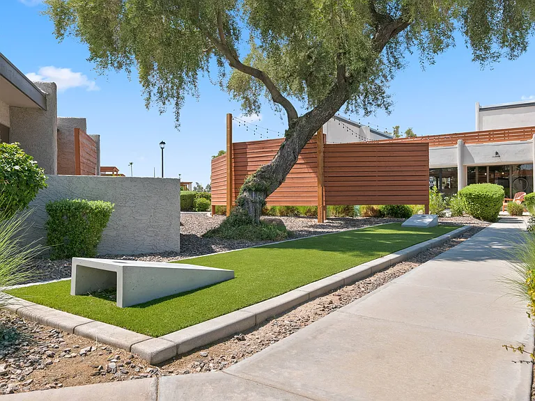 Delano Apartments — Photo 17