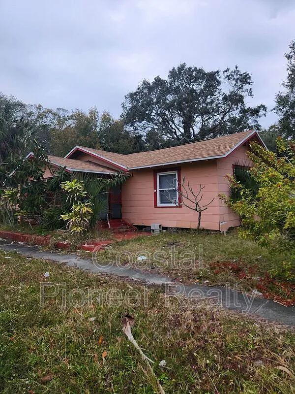 2 bed, 1.0 bath, 932 sqft, $1,699 — Photo 1