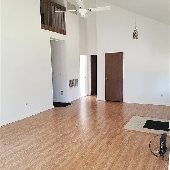 24 E Bluff Rd #24 — Photo 6