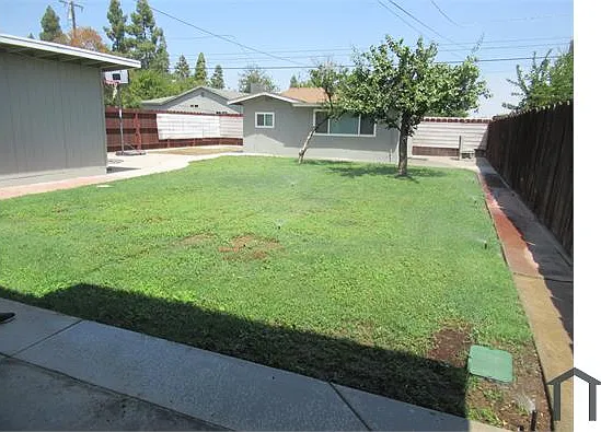 4 bed, 2000 sqft, $2,600 — Photo 4