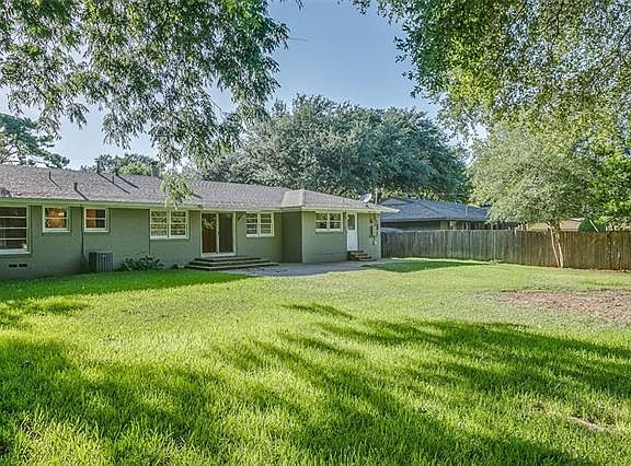 5th image of 1303 Sherwood Dr