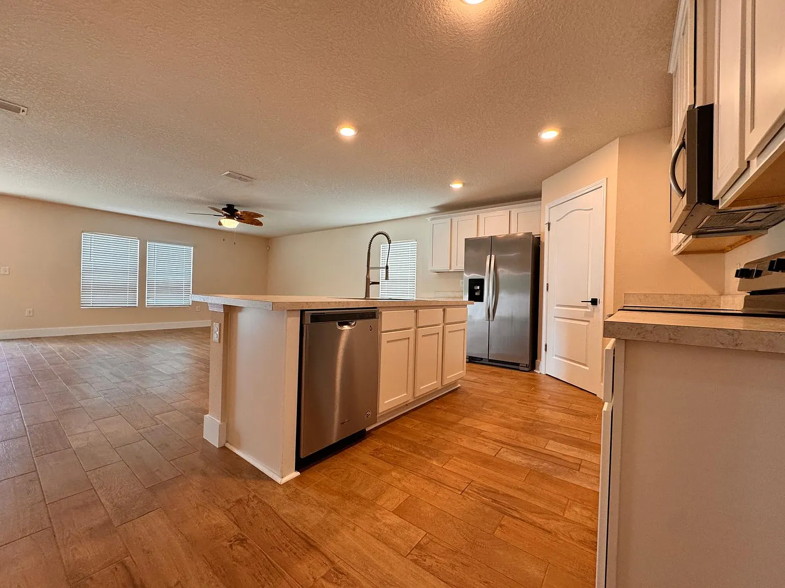 4 bed, 1862 sqft, $2,150 — Photo 3