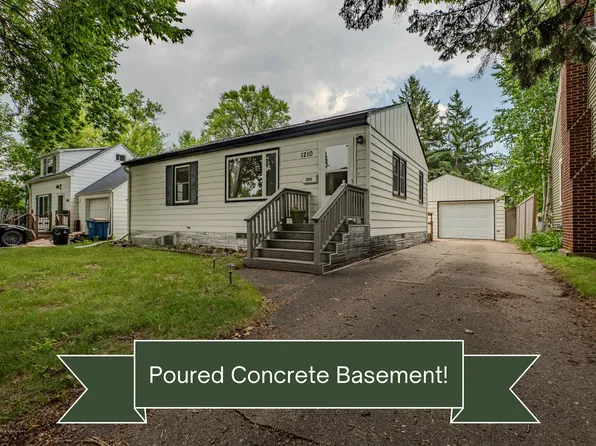 1210 2nd St S, Moorhead, MN 56560