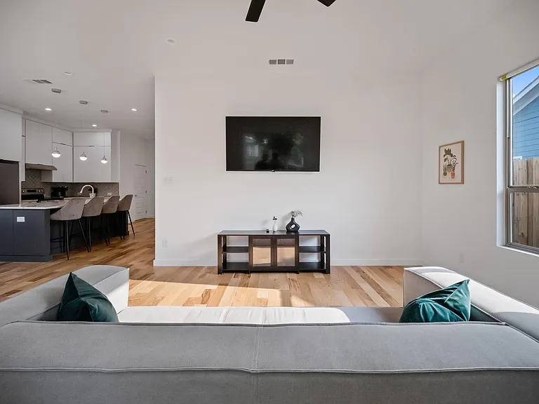 1350 Strickland St — Photo 6