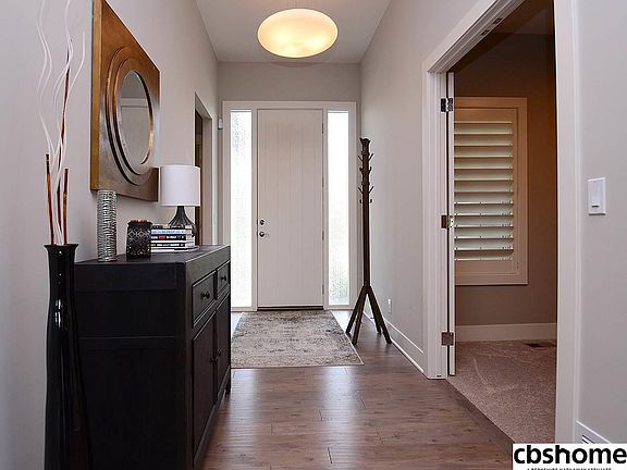 4th image of 16151 Pinkney St