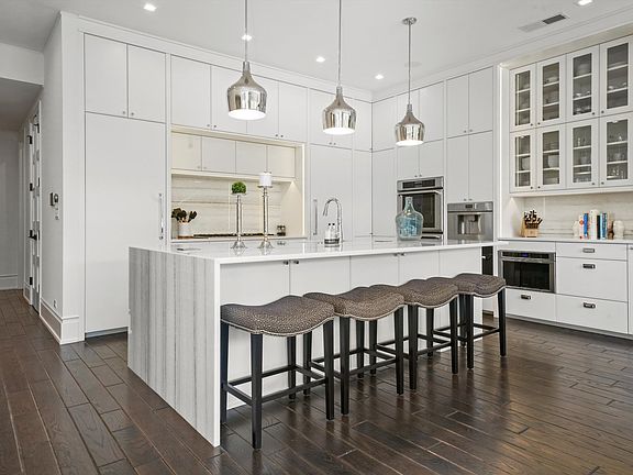 4th image of 1540 N North Park Ave #Penthouse