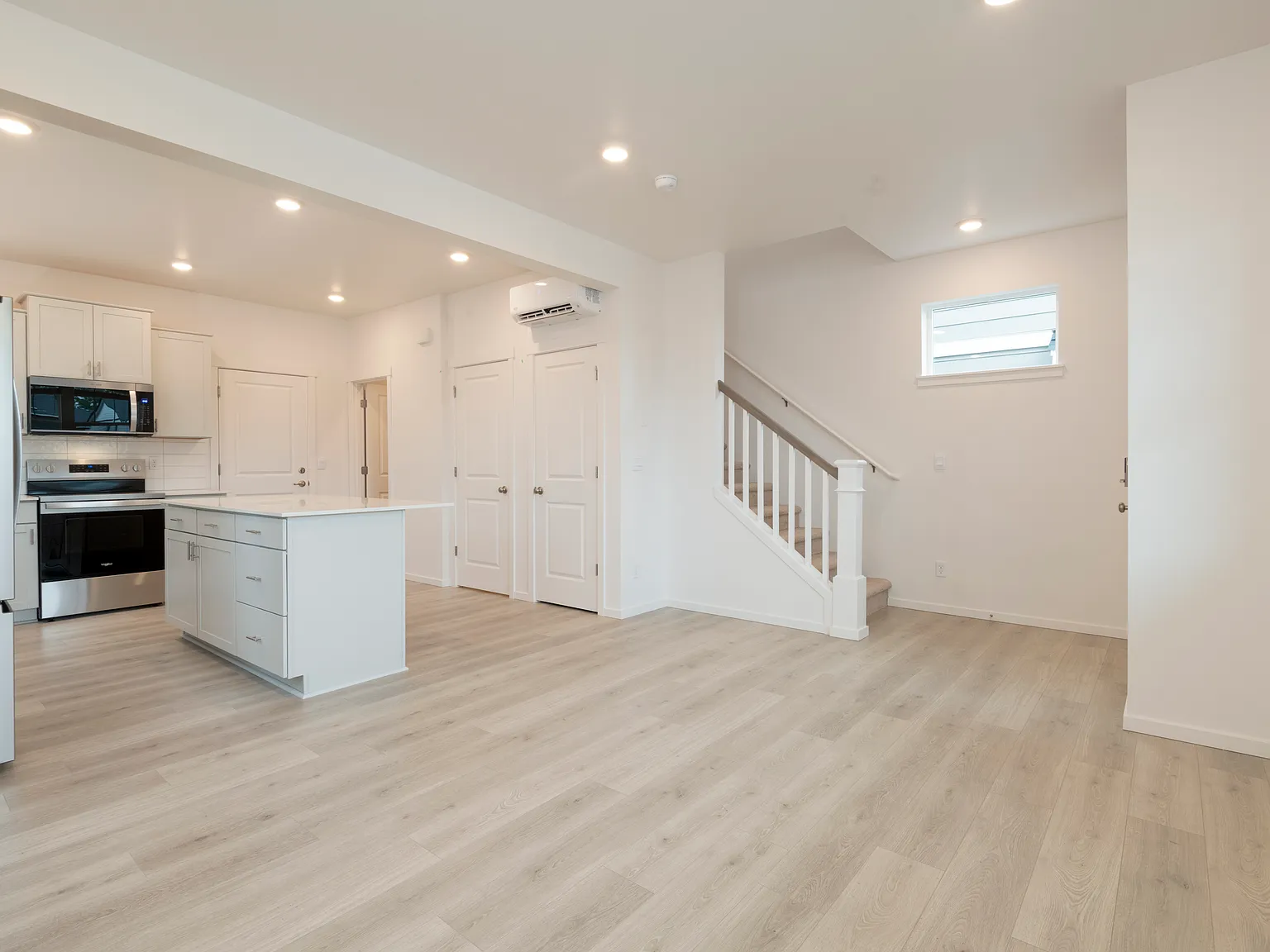 3 bed, 2.5 bath, 1400 sqft, $2,995 — Photo 3