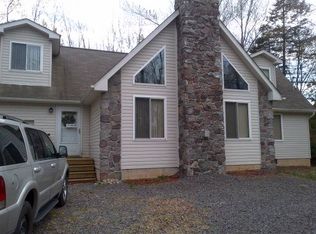 332 N Arrow Dr, Pocono Lake, PA 18347