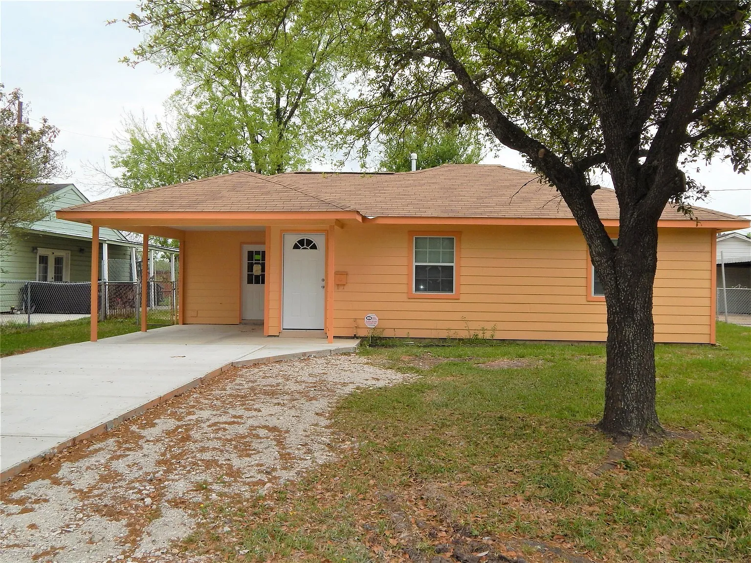 3 bed, 2.0 bath, 1228 sqft, $1,500 — Photo 1