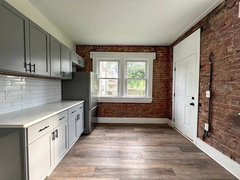 927 S Champion Ave #927 — Photo 4