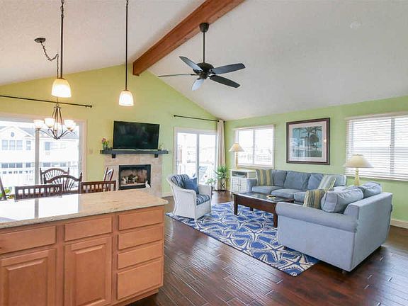 4th image of 3558 Asbury Ave #2