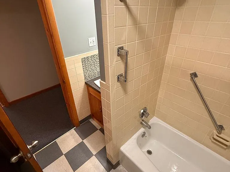 122 Main St — Photo 3