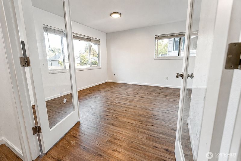 4th image of 6835 Yakima Avenue