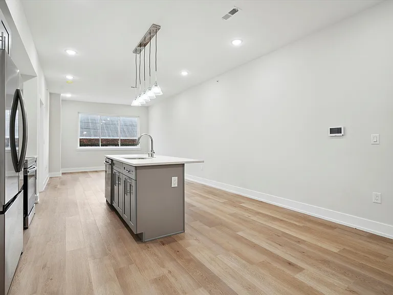 701 N 40th St #6 — Photo 6