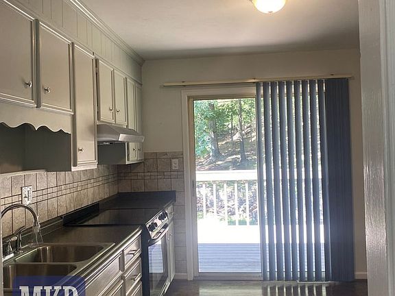 5th image of 3925 Belle Meade Dr