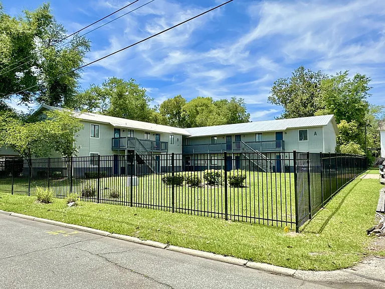 200 W Adair St — Photo 9