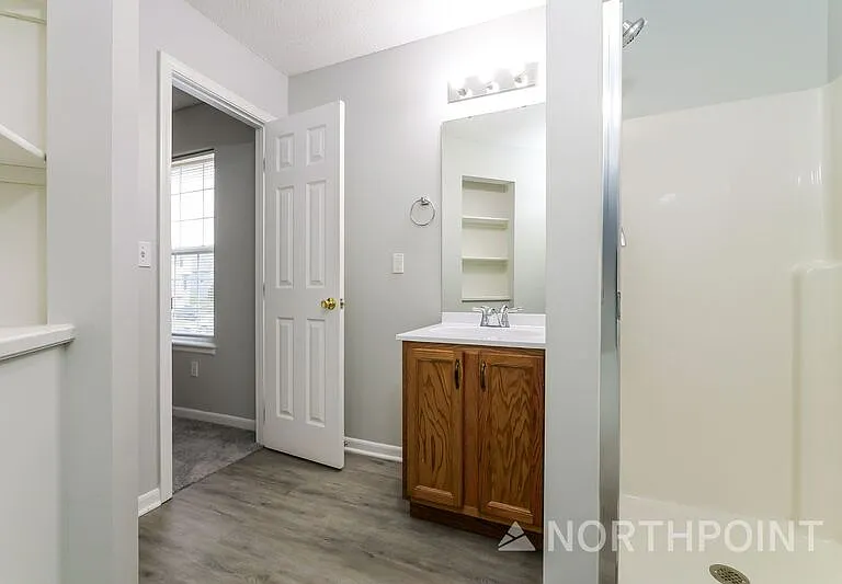 4211 Woodland Ave — Photo 9