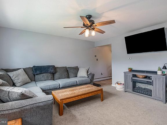 4th image of 136 Bradley Ave