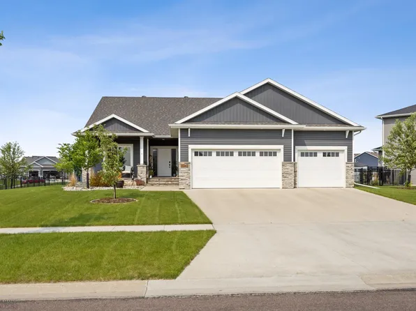 2781 Golden Ln S, Fargo, ND 58104