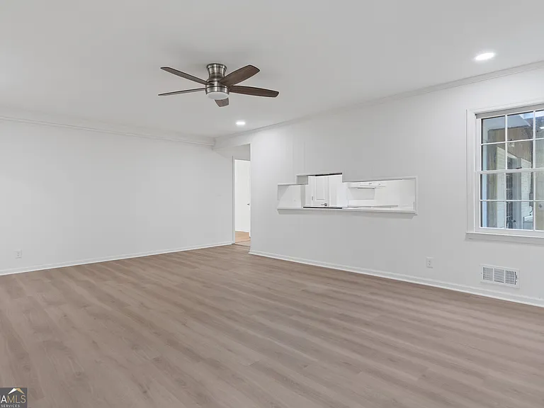 223 Brookwood Dr — Photo 38