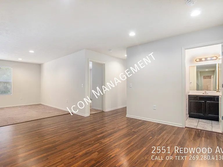 2551 Redwood Ave — Photo 7