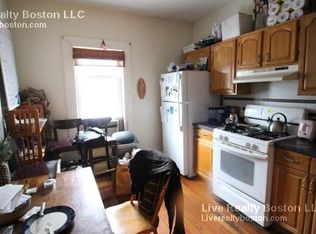 135 Brook St #2R, Brookline, MA 02445