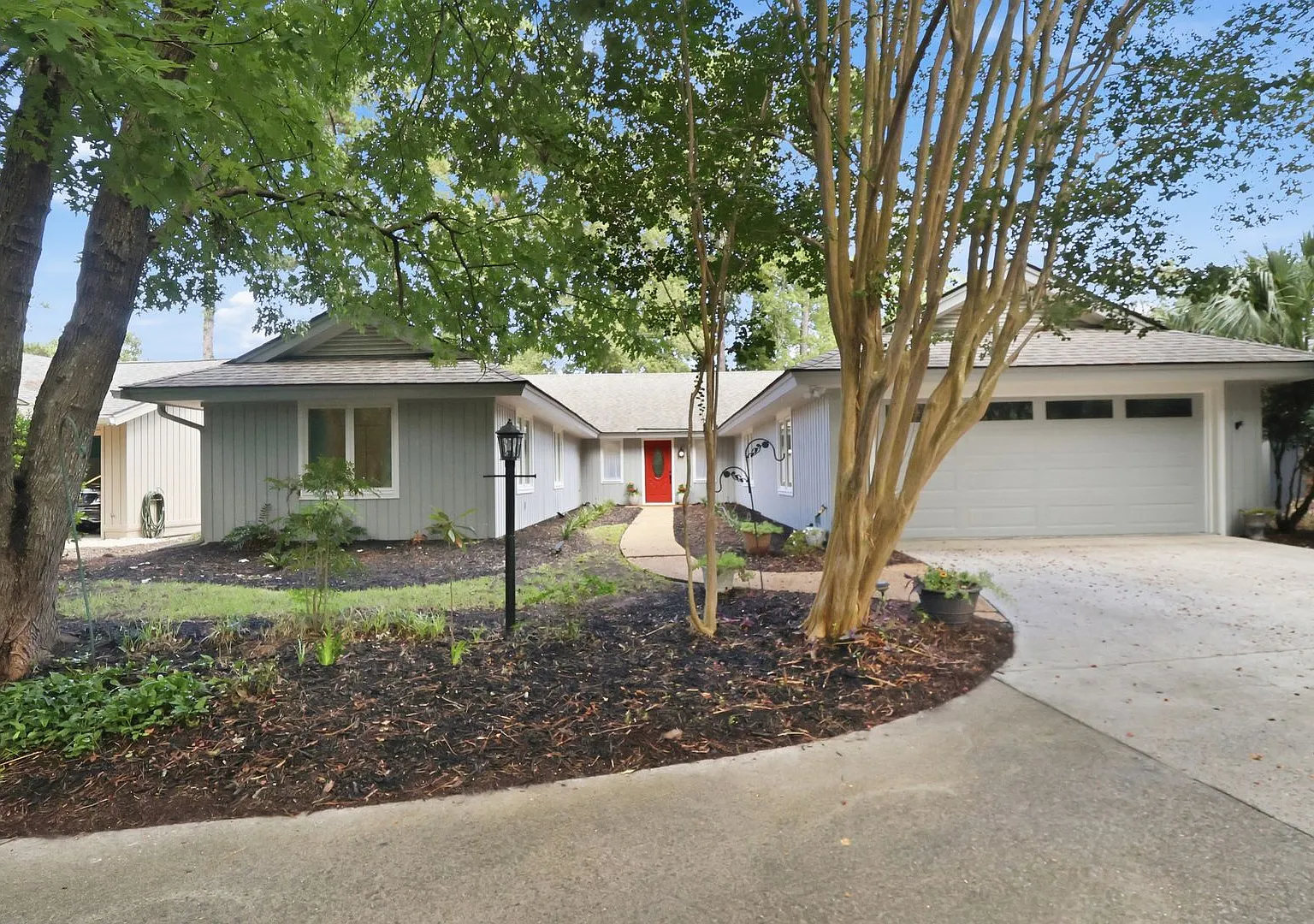 Charming Living in Hilton Head Plantation 3 Bedrooms, 2.5 Baths, near Dolphin Head Park! — Photo 1