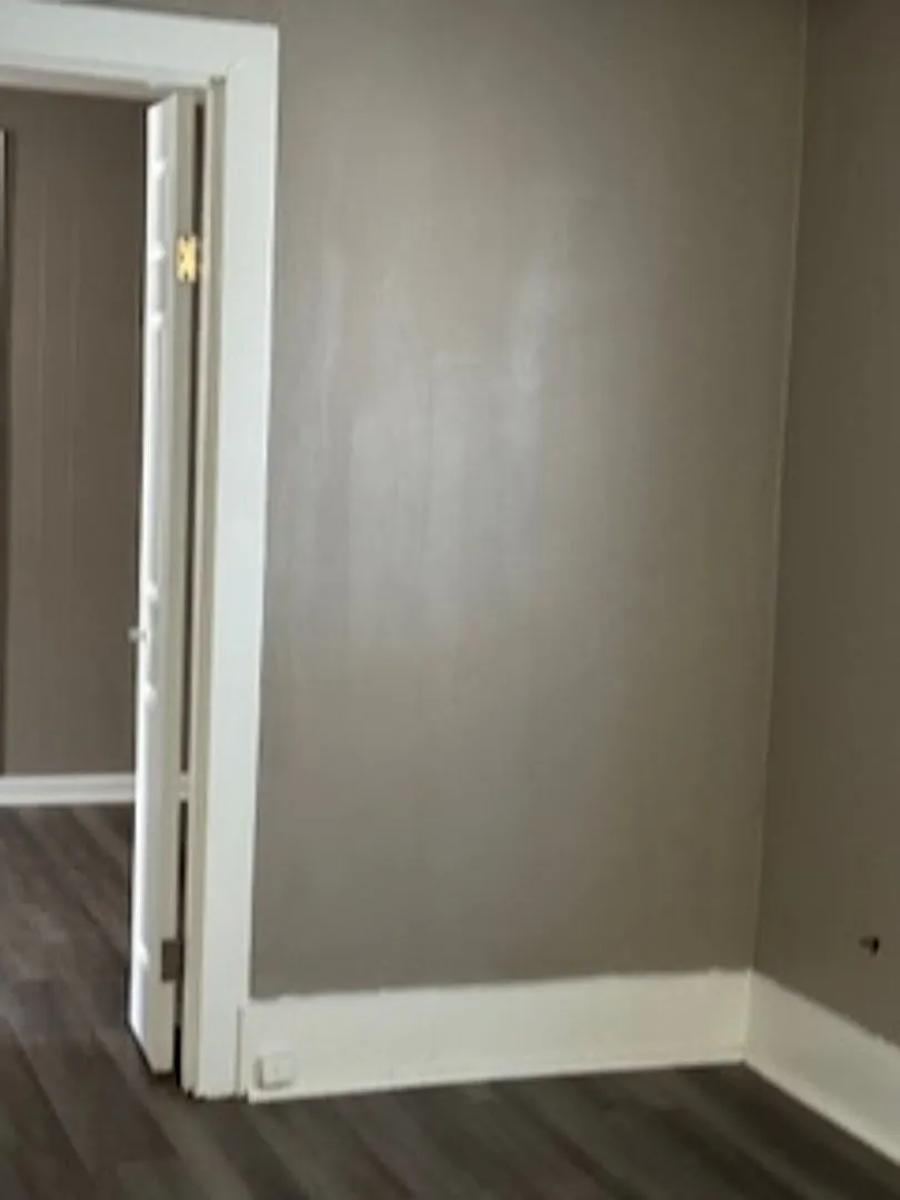 Cute 1 Bedroom with Basement — Photo 2