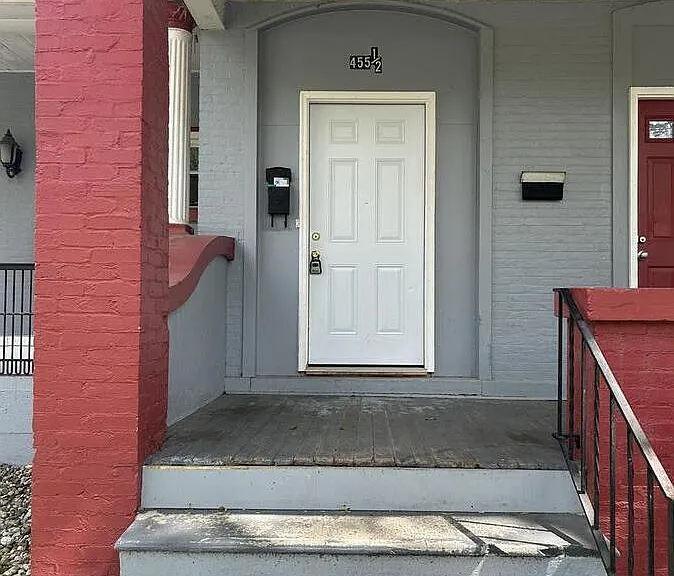 455 1/2 Allis St — Photo 2
