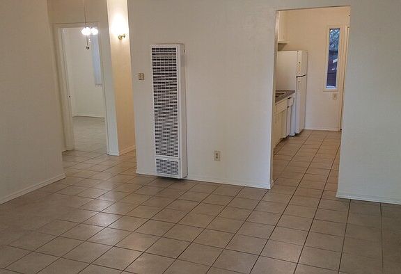 3rd image of 4427 Rosebud Ln