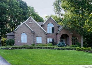 24 Lakeridge Dr S, Orchard Park, NY 14127