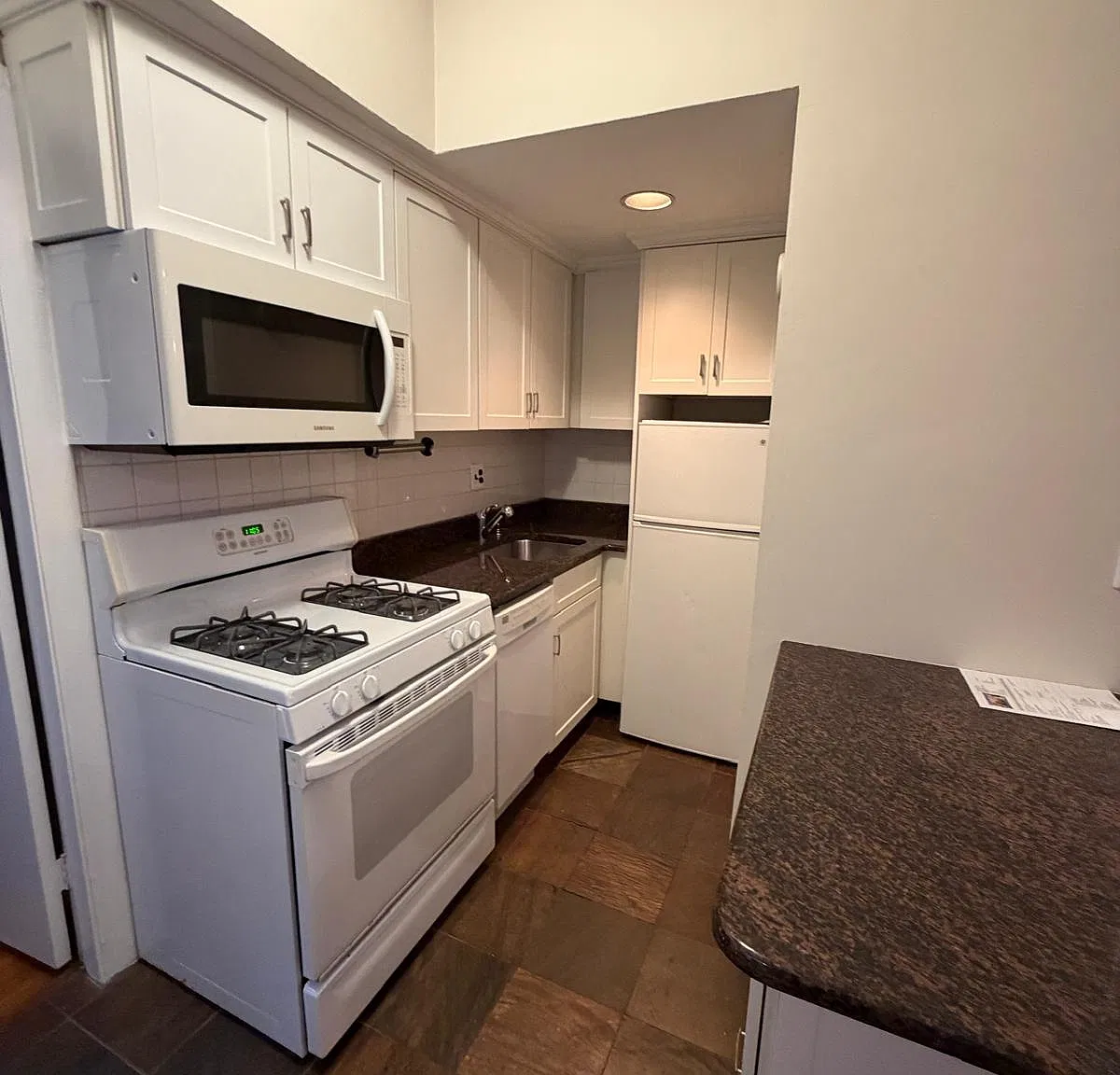 2 bed, 530 sqft, $3,800 — Photo 1