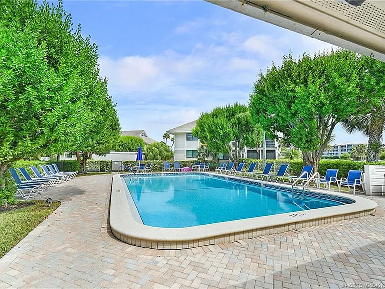 311 NE Golfview Cir — Photo 32