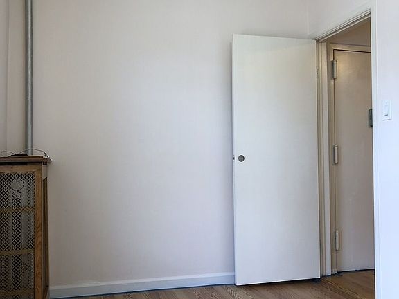 4th image of 2328 28th Ave APT 1F