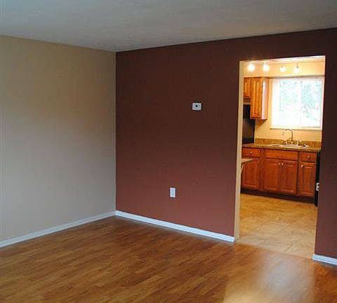 4th image of 33001 Vine St