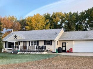 1902 19th St NE, Grand Forks, ND 58203