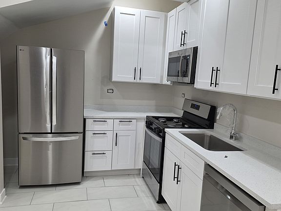 2nd image of 2637 W Winona St #1