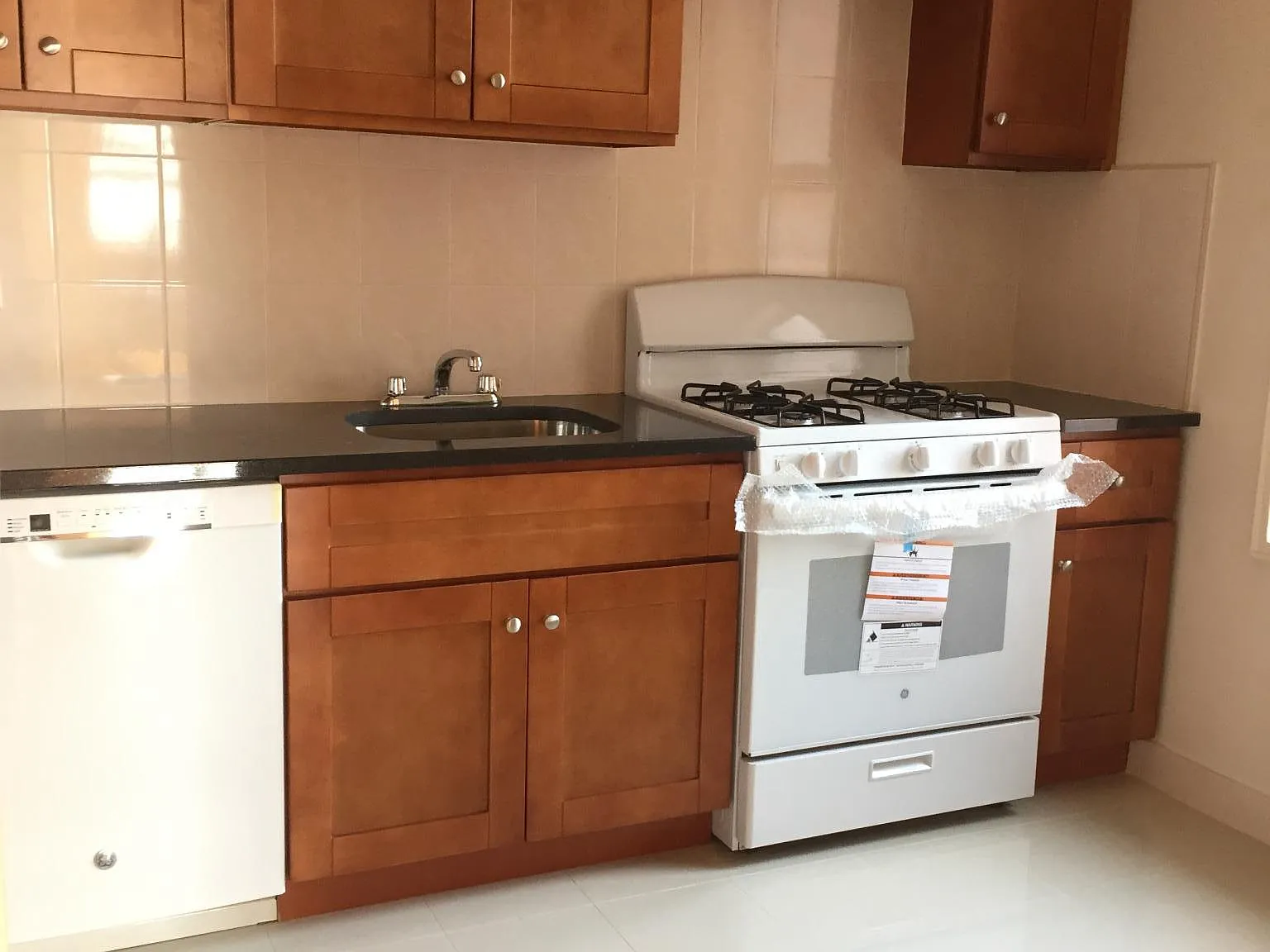 2 bed, 900 sqft, $2,600 — Photo 2
