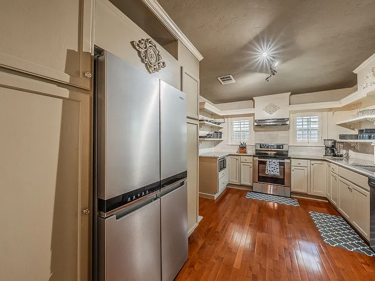 2157 W Lotus Ave — Photo 10