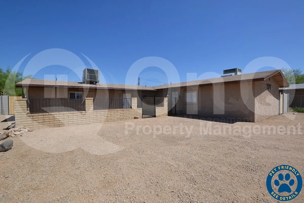 1 bed, 1.0 bath, 555 sqft, $999 — Photo 1