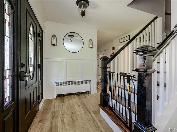 2nd image of 22 Manitton Court