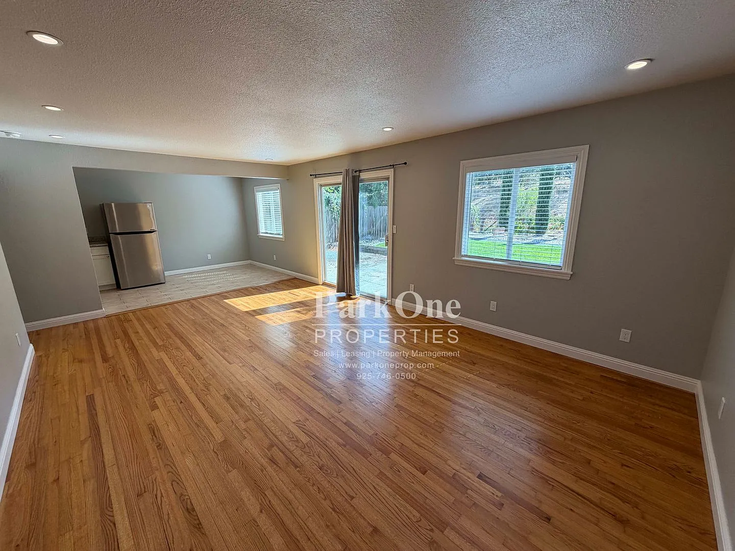 4 Bedroom 2 Bath House with Large Backyard and Spacious Outdoor Shed — Photo 2