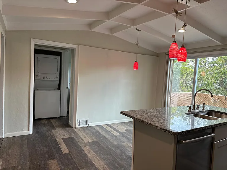 410 Colton St — Photo 5